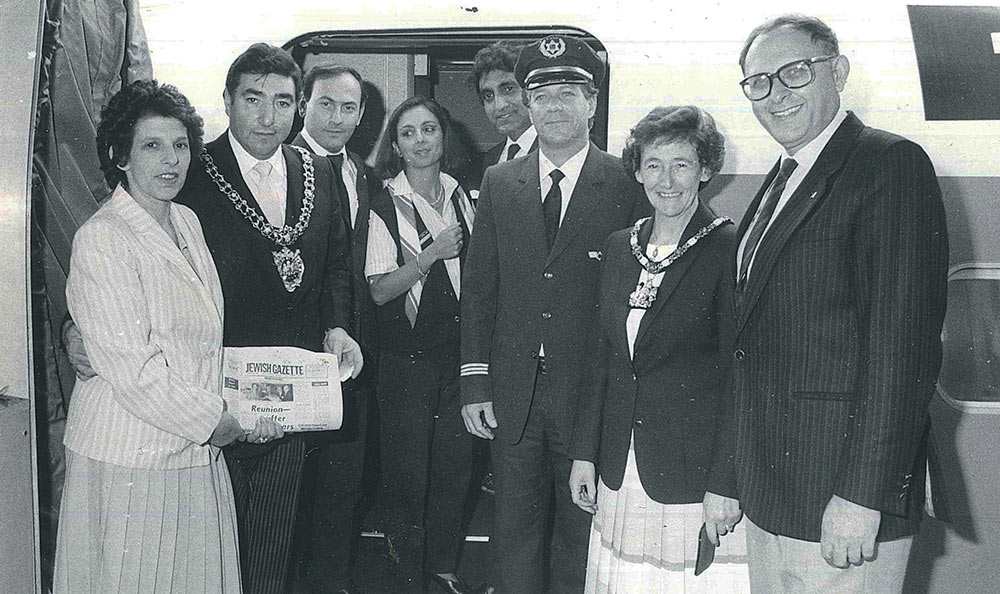 Joy With The Mayor And Mayoress Of Manchester, Harold And Shirley Tucker, About To Board The First EL AL Flight From Manchester To Israel 1985.