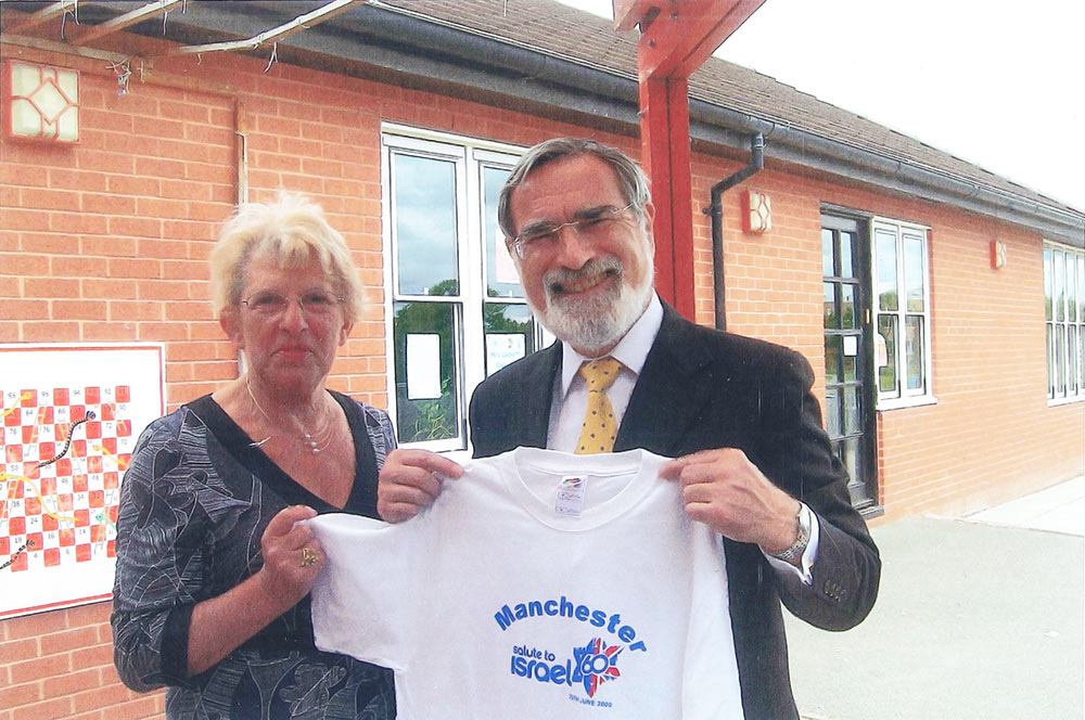 Joy Wolfe In Role As Governor Of North Cheshire Jewish Primary School With Then Chief Rabbi Jonathan Sacks, 2011.